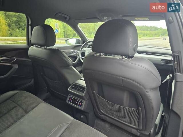 Серый Ауди E-Tron, объемом двигателя 0 л и пробегом 71 тыс. км за 33999 $, фото 60 на Automoto.ua