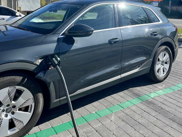 Серый Ауди E-Tron, объемом двигателя 0 л и пробегом 175 тыс. км за 22700 $, фото 20 на Automoto.ua