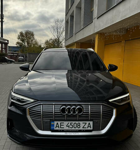 Серый Ауди E-Tron, объемом двигателя 0 л и пробегом 49 тыс. км за 29999 $, фото 4 на Automoto.ua