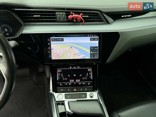 Ауді E-Tron 2020 у Дніпро (Дніпропетровську) на Automoto.ua Сірий Ауді E-Tron, об'ємом двигуна 0 л та пробігом 113 тис. км за 26900 $, фото 16 на Automoto.ua