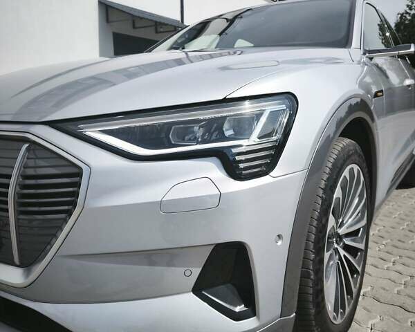 Серый Ауди E-Tron, объемом двигателя 0 л и пробегом 70 тыс. км за 34500 $, фото 58 на Automoto.ua