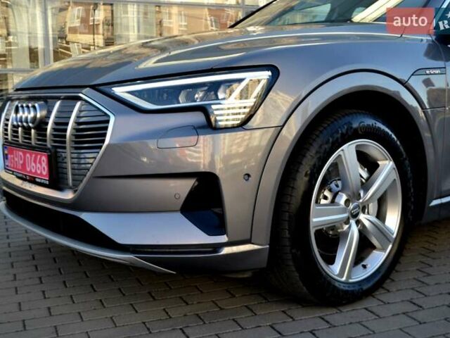 Серый Ауди E-Tron, объемом двигателя 0 л и пробегом 125 тыс. км за 23800 $, фото 83 на Automoto.ua