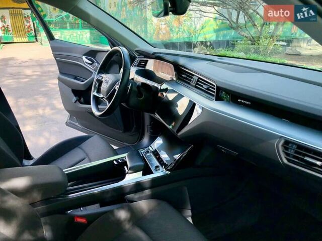 Серый Ауди E-Tron, объемом двигателя 0 л и пробегом 148 тыс. км за 25750 $, фото 17 на Automoto.ua