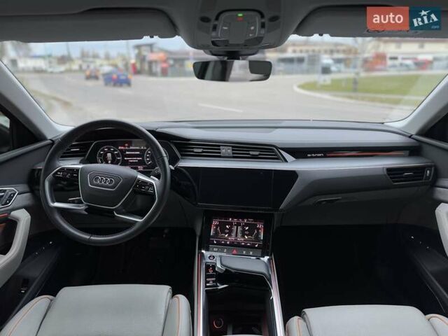 Серый Ауди E-Tron, объемом двигателя 0 л и пробегом 71 тыс. км за 35700 $, фото 23 на Automoto.ua
