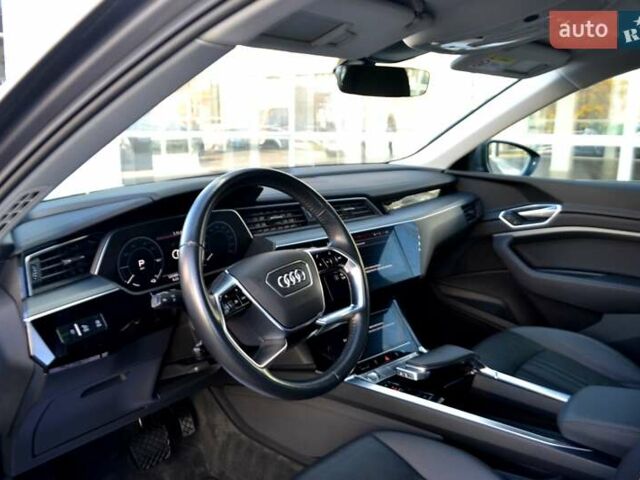 Серый Ауди E-Tron, объемом двигателя 0 л и пробегом 125 тыс. км за 23800 $, фото 23 на Automoto.ua