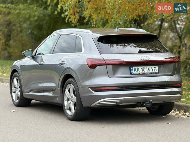 Серый Ауди E-Tron, объемом двигателя 0 л и пробегом 34 тыс. км за 33900 $, фото 4 на Automoto.ua