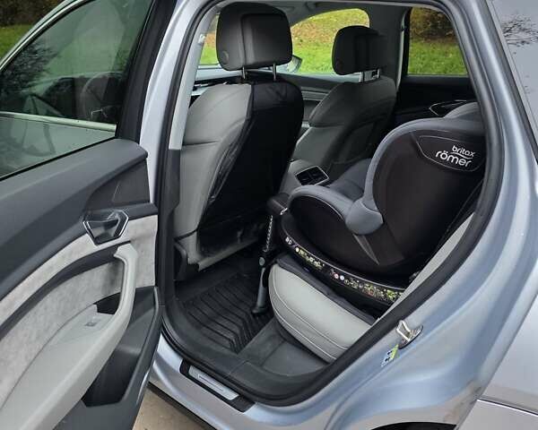 Серый Ауди E-Tron, объемом двигателя 0 л и пробегом 90 тыс. км за 36500 $, фото 45 на Automoto.ua