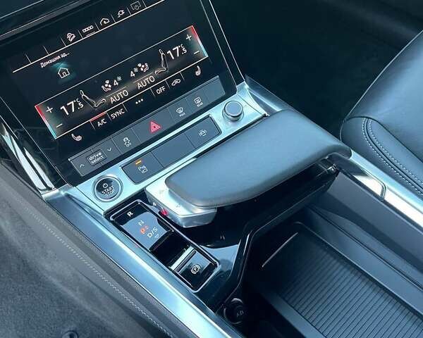 Серый Ауди E-Tron, объемом двигателя 0 л и пробегом 45 тыс. км за 29900 $, фото 22 на Automoto.ua