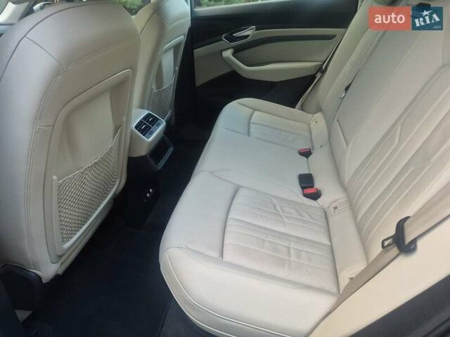 Ауди E-Tron 2020 в Хмельницком на Automoto.ua Серый Ауди E-Tron, объемом двигателя 0 л и пробегом 146 тыс. км за 22700 $, фото 56 на Automoto.ua