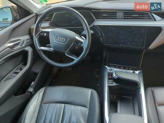 Ауді E-Tron 2020 у Коломые на Automoto.ua Сірий Ауді E-Tron, об'ємом двигуна 0 л та пробігом 120 тис. км за 29999 $, фото 5 на Automoto.ua