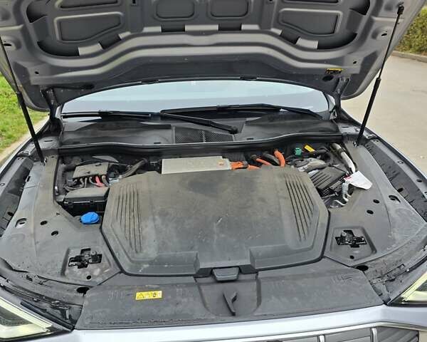 Серый Ауди E-Tron, объемом двигателя 0 л и пробегом 90 тыс. км за 36500 $, фото 19 на Automoto.ua