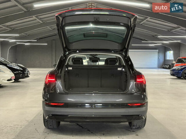 Серый Ауди E-Tron, объемом двигателя 0 л и пробегом 207 тыс. км за 20000 $, фото 37 на Automoto.ua