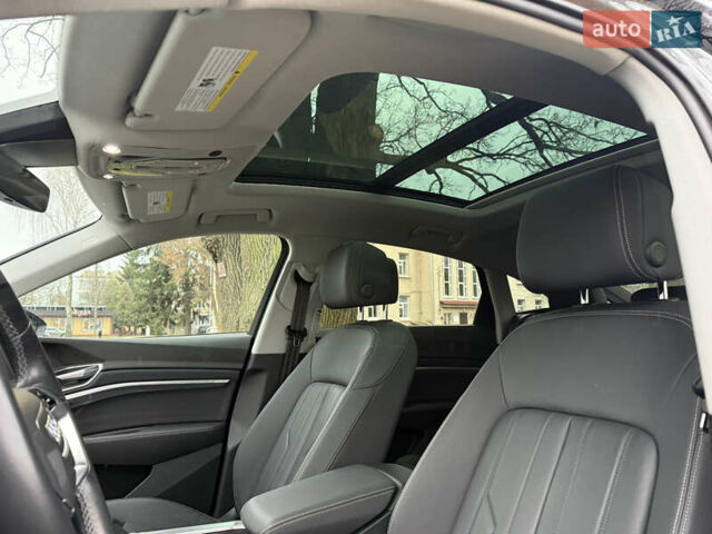 Сірий Ауді E-Tron, об'ємом двигуна 0 л та пробігом 53 тис. км за 34000 $, фото 21 на Automoto.ua