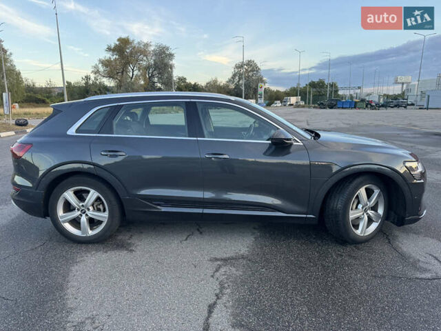Серый Ауди E-Tron, объемом двигателя 0 л и пробегом 169 тыс. км за 26000 $, фото 3 на Automoto.ua