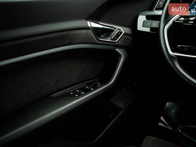 Сірий Ауді E-Tron, об'ємом двигуна 0 л та пробігом 154 тис. км за 25900 $, фото 78 на Automoto.ua