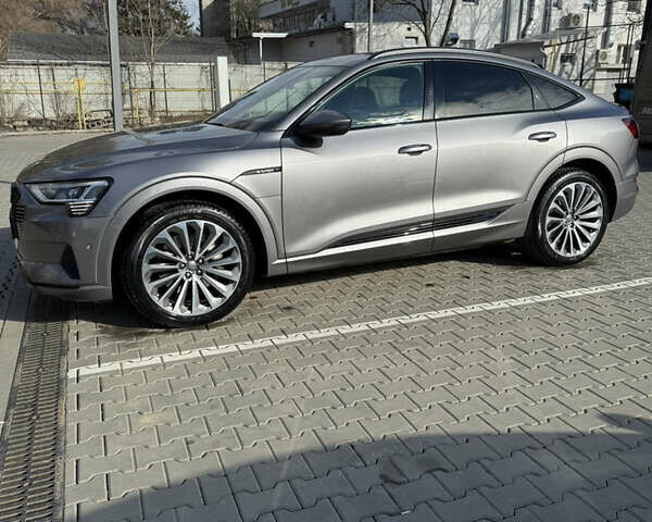 Серый Ауди E-Tron, объемом двигателя 0 л и пробегом 145 тыс. км за 37500 $, фото 22 на Automoto.ua