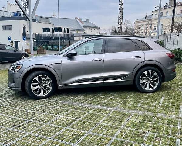 Серый Ауди E-Tron, объемом двигателя 0 л и пробегом 39 тыс. км за 33500 $, фото 4 на Automoto.ua