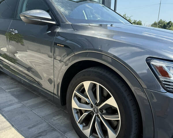 Ауді E-Tron 2020 у Києві на Automoto.ua Сірий Ауді E-Tron, об'ємом двигуна 0 л та пробігом 53 тис. км за 33900 $, фото 10 на Automoto.ua
