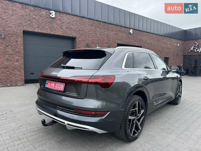 Серый Ауди E-Tron, объемом двигателя 0 л и пробегом 110 тыс. км за 29500 $, фото 2 на Automoto.ua