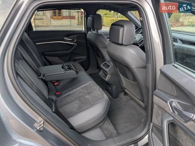 Серый Ауди E-Tron, объемом двигателя 0 л и пробегом 82 тыс. км за 32500 $, фото 14 на Automoto.ua