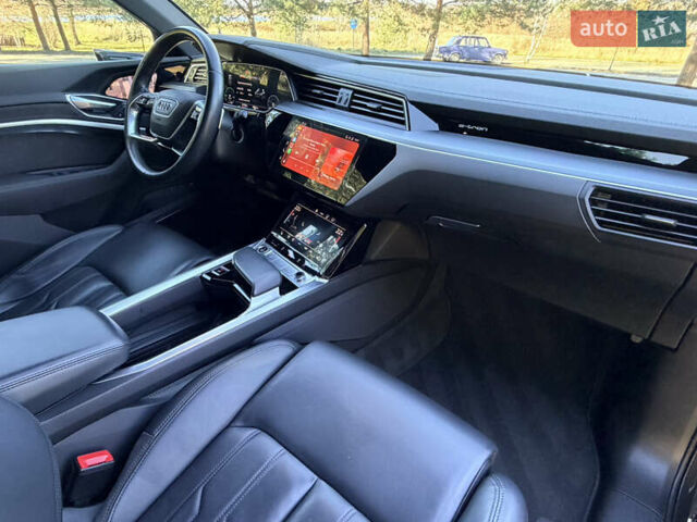 Серый Ауди E-Tron, объемом двигателя 0 л и пробегом 117 тыс. км за 28990 $, фото 19 на Automoto.ua