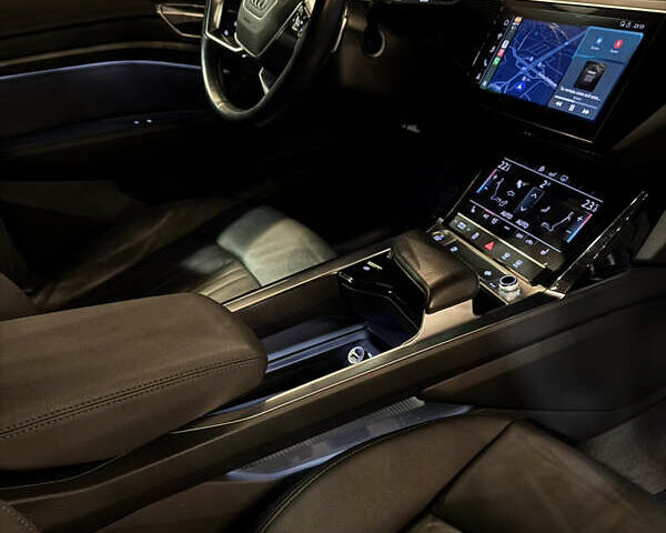 Сірий Ауді E-Tron, об'ємом двигуна 0 л та пробігом 108 тис. км за 25900 $, фото 23 на Automoto.ua