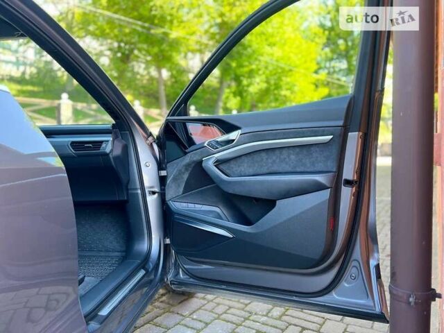 Сірий Ауді E-Tron, об'ємом двигуна 0 л та пробігом 59 тис. км за 35400 $, фото 31 на Automoto.ua