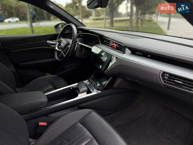Ауді E-Tron 2020 у Дніпро (Дніпропетровську) на Automoto.ua Сірий Ауді E-Tron, об'ємом двигуна 0 л та пробігом 113 тис. км за 26900 $, фото 13 на Automoto.ua