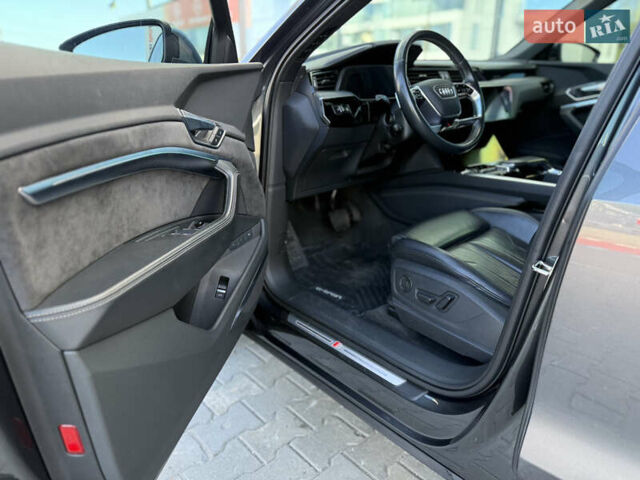 Серый Ауди E-Tron, объемом двигателя 0 л и пробегом 41 тыс. км за 44990 $, фото 27 на Automoto.ua