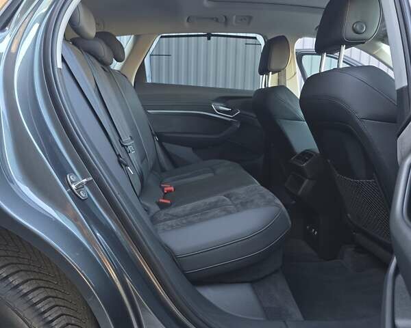 Серый Ауди E-Tron, объемом двигателя 0 л и пробегом 99 тыс. км за 31990 $, фото 89 на Automoto.ua