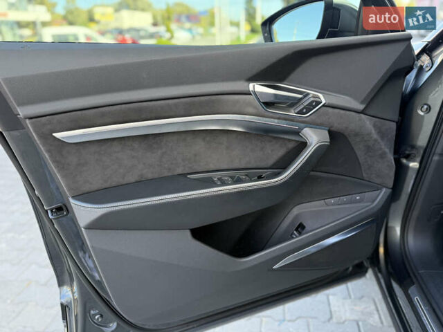 Серый Ауди E-Tron, объемом двигателя 0 л и пробегом 41 тыс. км за 44990 $, фото 23 на Automoto.ua