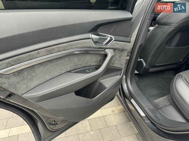 Серый Ауди E-Tron, объемом двигателя 0 л и пробегом 140 тыс. км за 32100 $, фото 32 на Automoto.ua