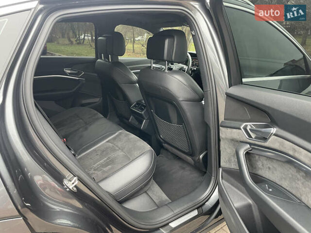 Серый Ауди E-Tron, объемом двигателя 0 л и пробегом 90 тыс. км за 34490 $, фото 18 на Automoto.ua