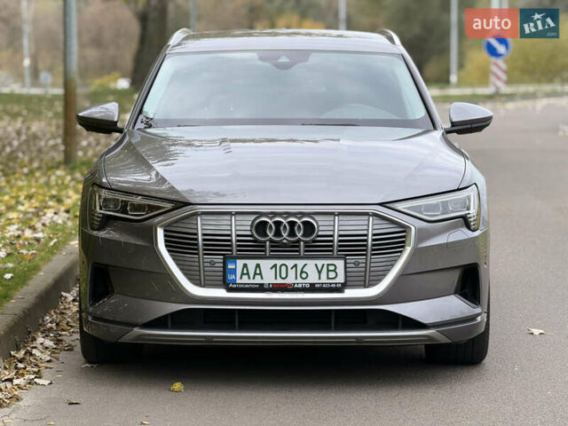 Серый Ауди E-Tron, объемом двигателя 0 л и пробегом 34 тыс. км за 33900 $, фото 2 на Automoto.ua