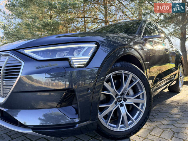 Серый Ауди E-Tron, объемом двигателя 0 л и пробегом 117 тыс. км за 28990 $, фото 3 на Automoto.ua