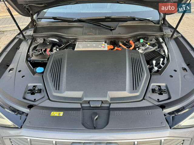 Сірий Ауді E-Tron, об'ємом двигуна 0 л та пробігом 143 тис. км за 27900 $, фото 62 на Automoto.ua