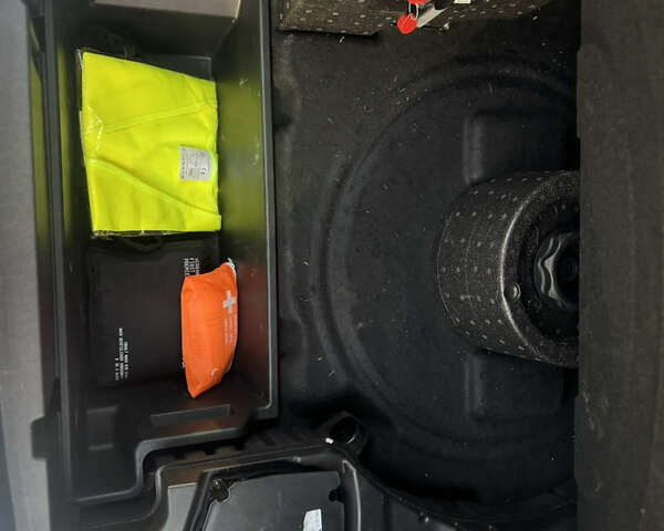 Сірий Ауді E-Tron, об'ємом двигуна 0 л та пробігом 140 тис. км за 37000 $, фото 63 на Automoto.ua