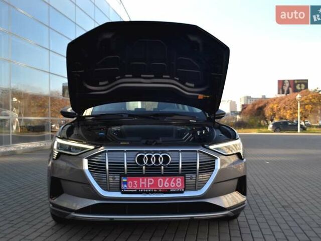 Серый Ауди E-Tron, объемом двигателя 0 л и пробегом 125 тыс. км за 23800 $, фото 211 на Automoto.ua