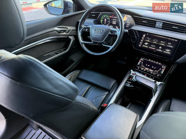 Серый Ауди E-Tron, объемом двигателя 0 л и пробегом 41 тыс. км за 44990 $, фото 35 на Automoto.ua