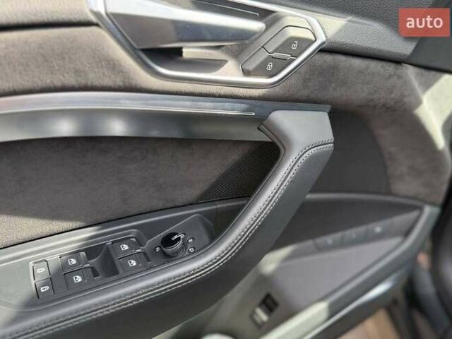 Сірий Ауді E-Tron, об'ємом двигуна 0 л та пробігом 63 тис. км за 36200 $, фото 7 на Automoto.ua