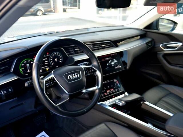 Серый Ауди E-Tron, объемом двигателя 0 л и пробегом 125 тыс. км за 23800 $, фото 110 на Automoto.ua