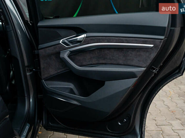Сірий Ауді E-Tron, об'ємом двигуна 0 л та пробігом 82 тис. км за 39888 $, фото 77 на Automoto.ua
