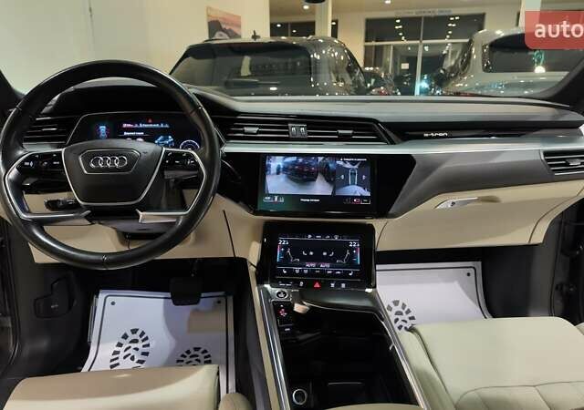 Серый Ауди E-Tron, объемом двигателя 0 л и пробегом 144 тыс. км за 29700 $, фото 23 на Automoto.ua
