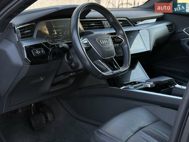 Ауді E-Tron 2020 у Львові на Automoto.ua Сірий Ауді E-Tron, об'ємом двигуна 0 л та пробігом 81 тис. км за 34920 $, фото 28 на Automoto.ua