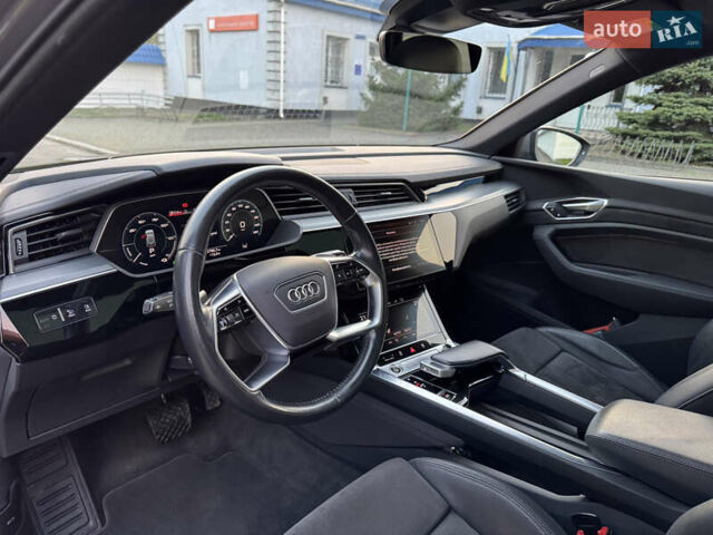 Сірий Ауді E-Tron, об'ємом двигуна 0 л та пробігом 180 тис. км за 21500 $, фото 31 на Automoto.ua