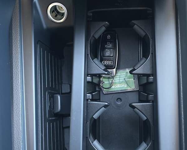 Серый Ауди E-Tron, объемом двигателя 0 л и пробегом 99 тыс. км за 31990 $, фото 59 на Automoto.ua