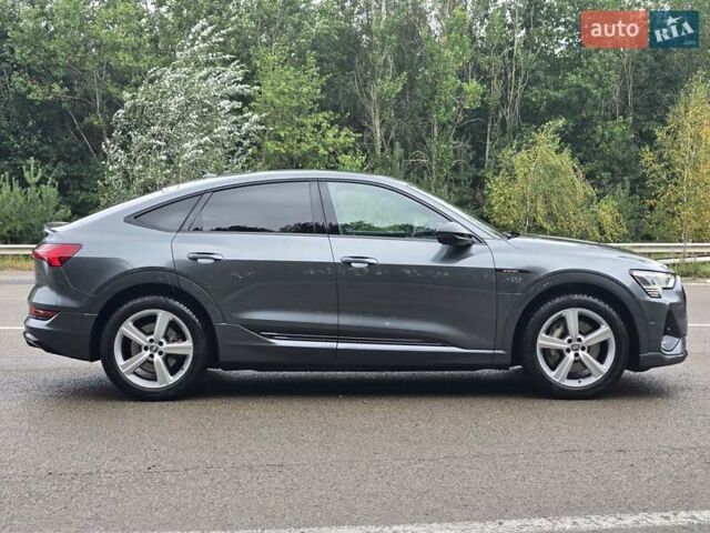 Серый Ауди E-Tron, объемом двигателя 0 л и пробегом 71 тыс. км за 33999 $, фото 10 на Automoto.ua