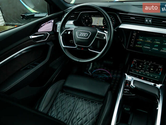 Сірий Ауді E-Tron, об'ємом двигуна 0 л та пробігом 82 тис. км за 39888 $, фото 90 на Automoto.ua