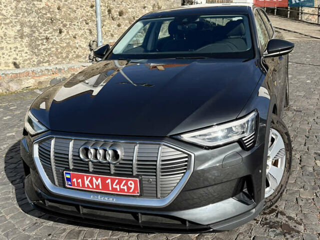 Серый Ауди E-Tron, объемом двигателя 0 л и пробегом 175 тыс. км за 22700 $, фото 35 на Automoto.ua