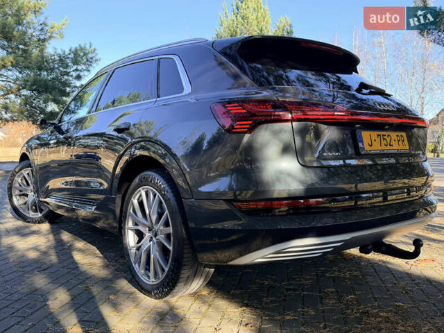 Серый Ауди E-Tron, объемом двигателя 0 л и пробегом 117 тыс. км за 28990 $, фото 13 на Automoto.ua